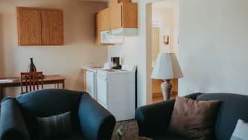 Suite, 1 King Bed, Non Smoking, Refrigerator & Microwave | Private kitchen | Mini-fridge, microwave