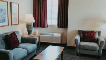 Deluxe Room | Living area | Flat-screen TV