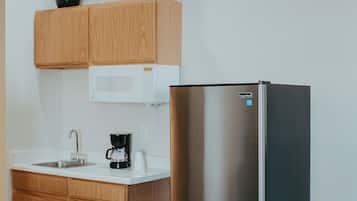 Chambre Deluxe | Cuisinette privée | Mini-réfrigérateur, four à micro-ondes
