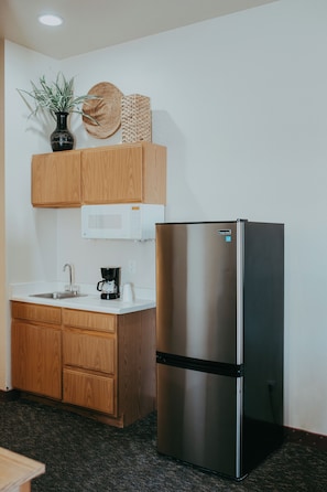 Chambre Deluxe | Coin cuisine privé | Mini réfrigérateur, micro-ondes