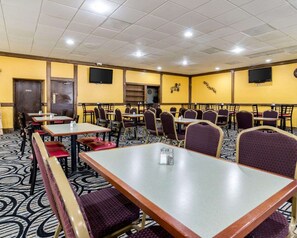 Free daily full breakfast  - Quality Inn Liberal (Liberal)