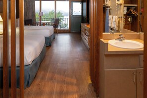 Kamar, balkon, pemandangan danau | Setrika/meja setrika, Wi-Fi gratis, dan seprai linen
