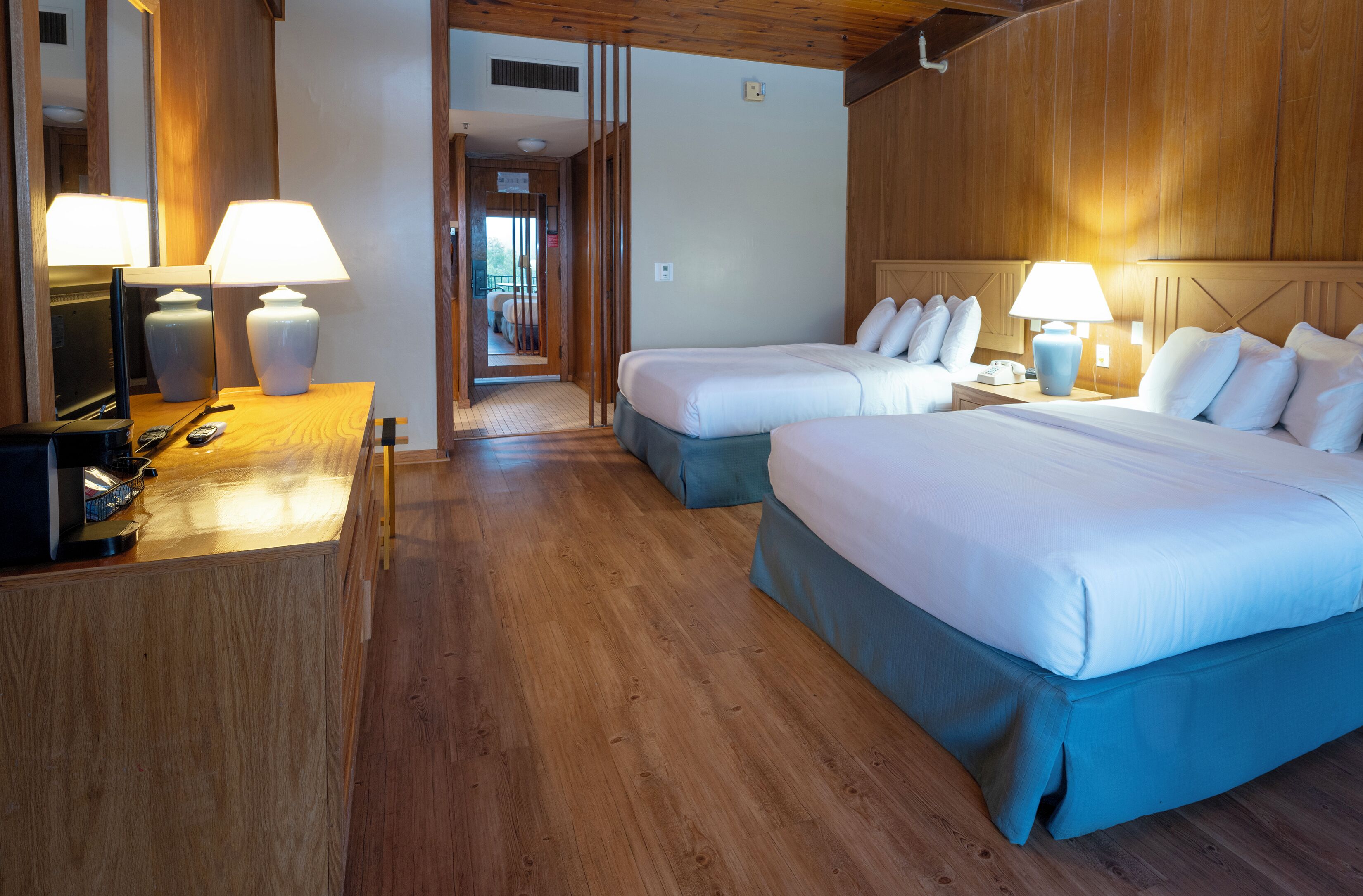 room, balcony, lake view | iron/ironing board, free wifi, bed sheets