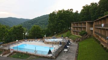 Outdoor pool, pool umbrellas, sun loungers