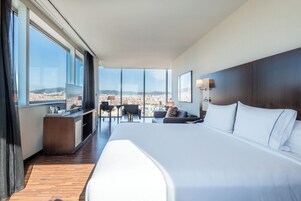 Suite | In-room safe, desk, laptop workspace, free cribs/infant beds
