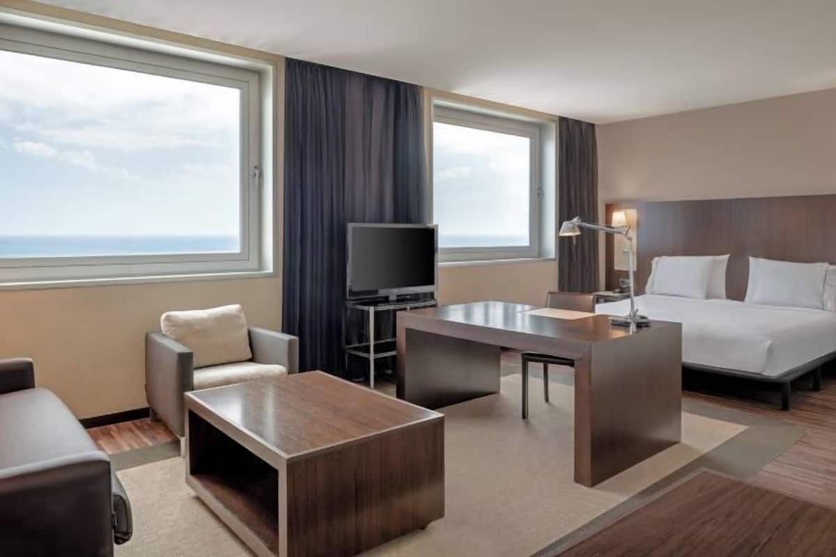 In-room safe, desk, laptop workspace, free cots/infant beds