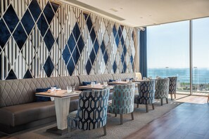 Bar (on property) - Leonardo Royal Hotel Barcelona Forum (Barcelona)