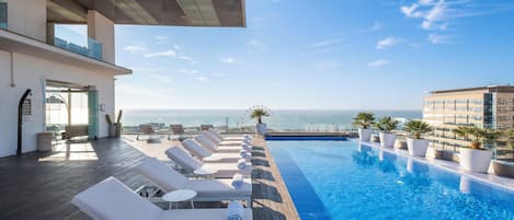 Outdoor pool, pool loungers