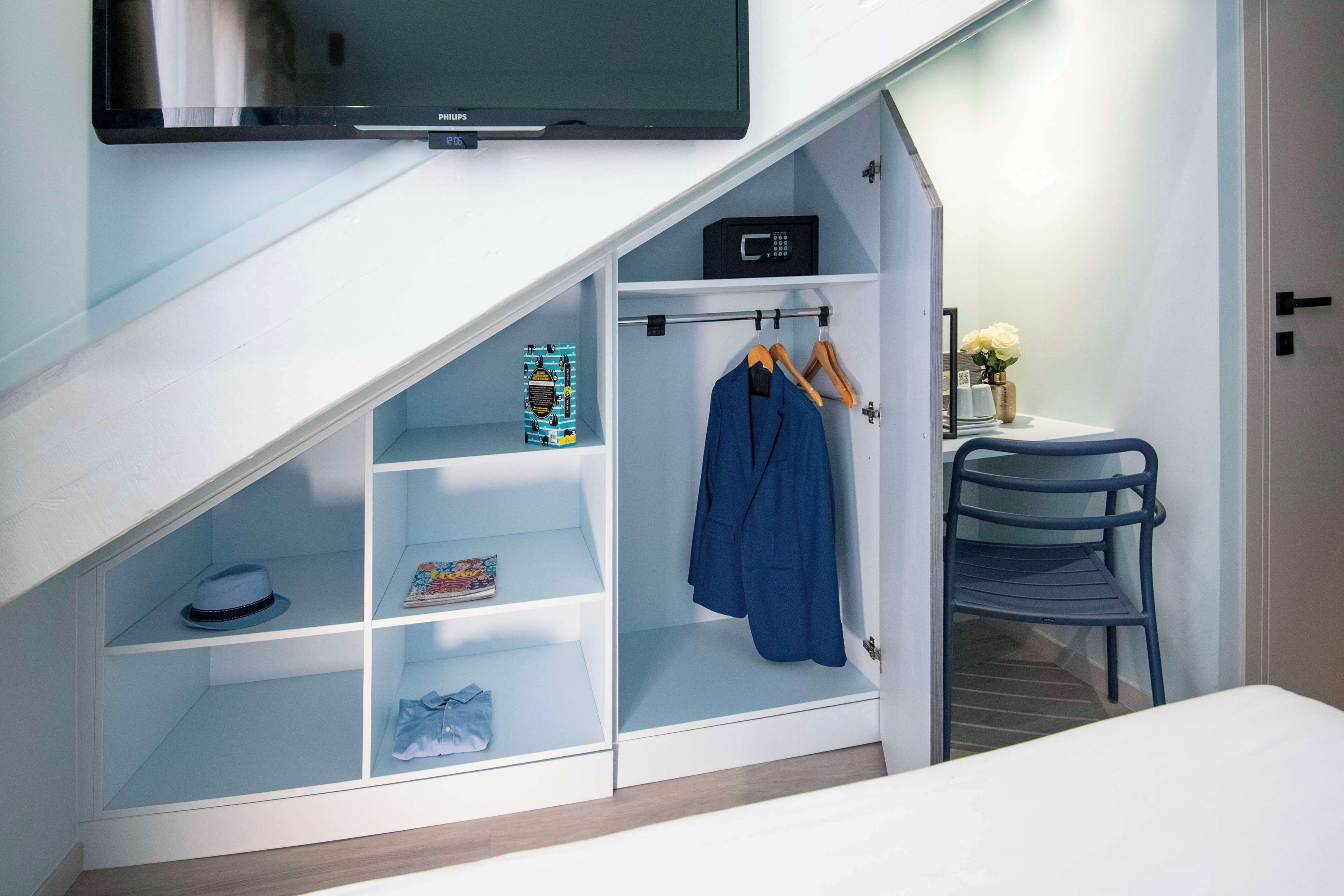 comfort room, 1 double bed, non smoking | room amenity