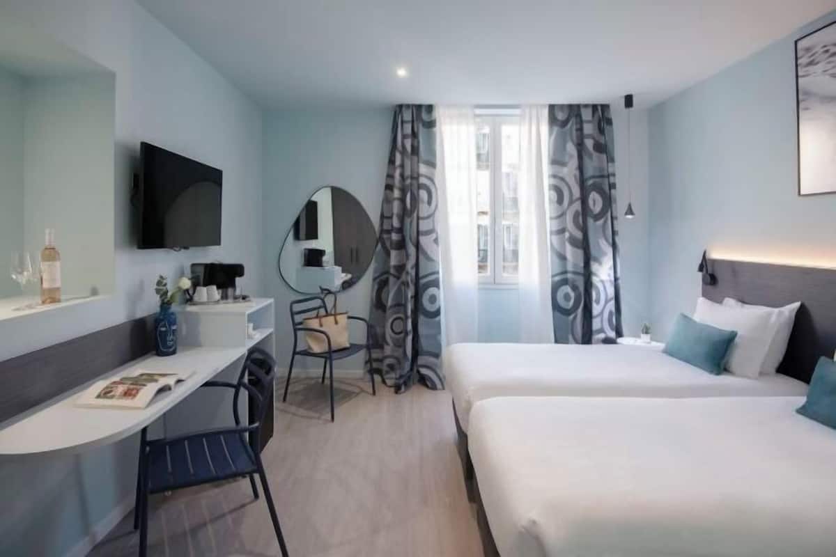 In-room safe, individually decorated, individually furnished, desk