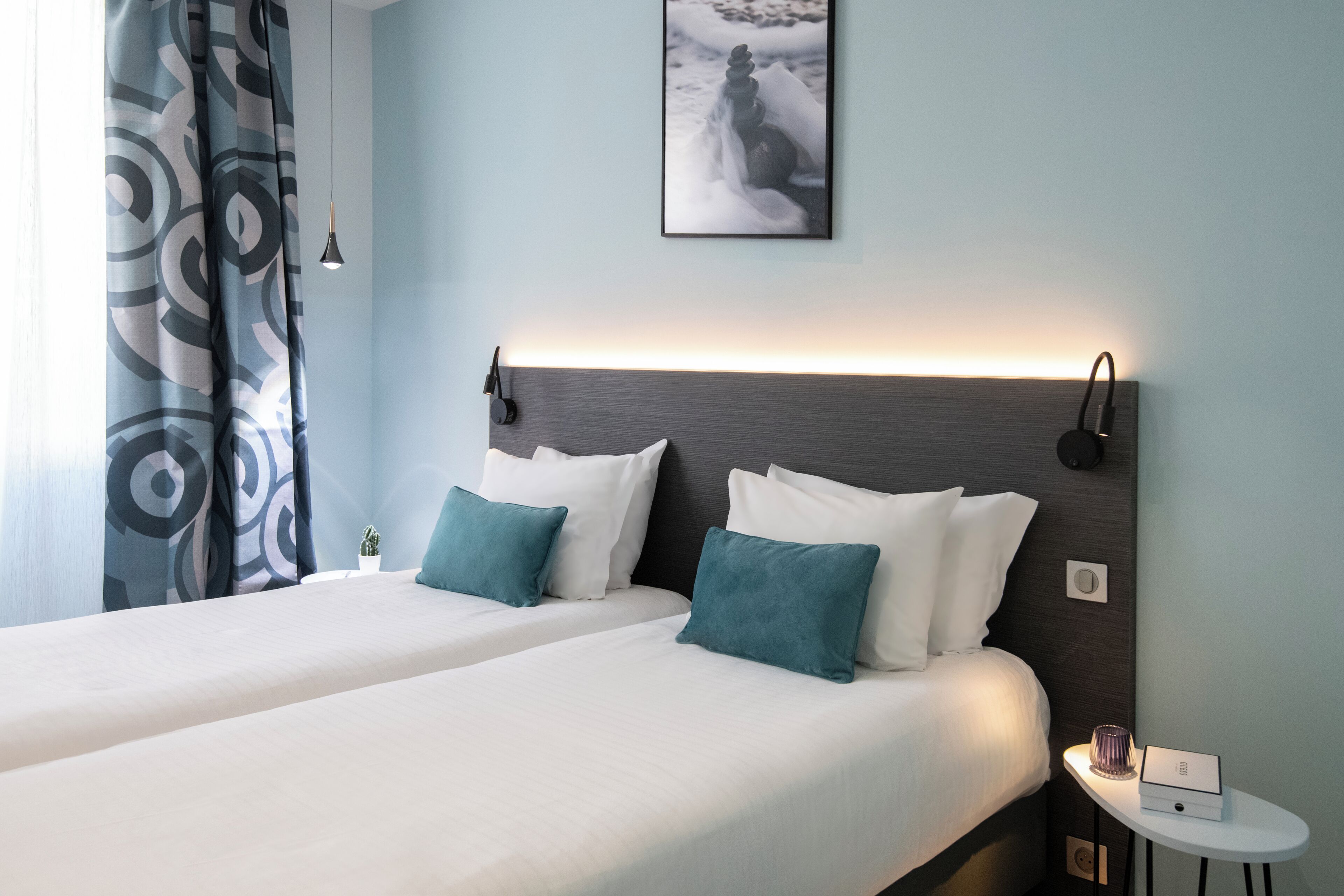 deluxe room, 2 single beds, non smoking | 1 bedroom, in-room safe, individually decorated, individually furnished