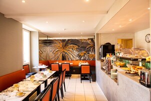 Daily buffet breakfast for a fee