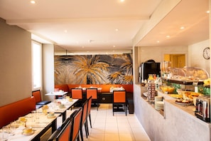 Colazione a buffet, servita tutte le mattine (15 EUR a persona)