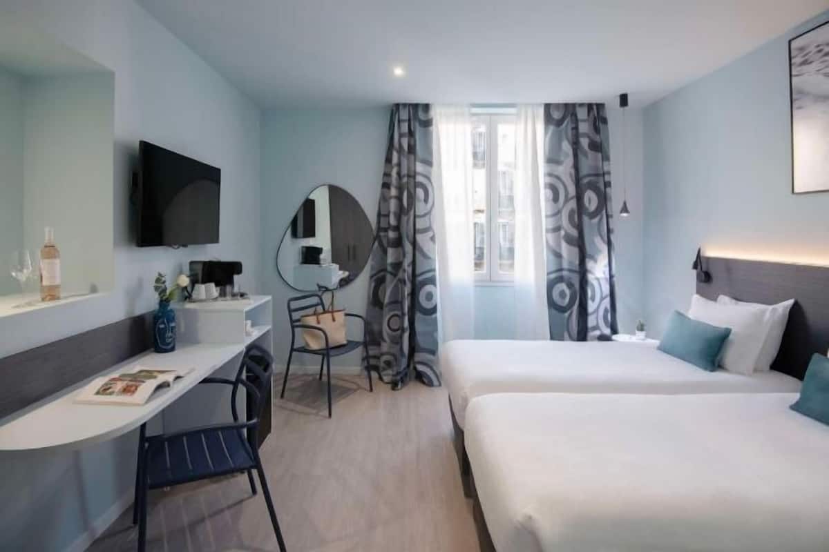 In-room safe, individually decorated, individually furnished, desk