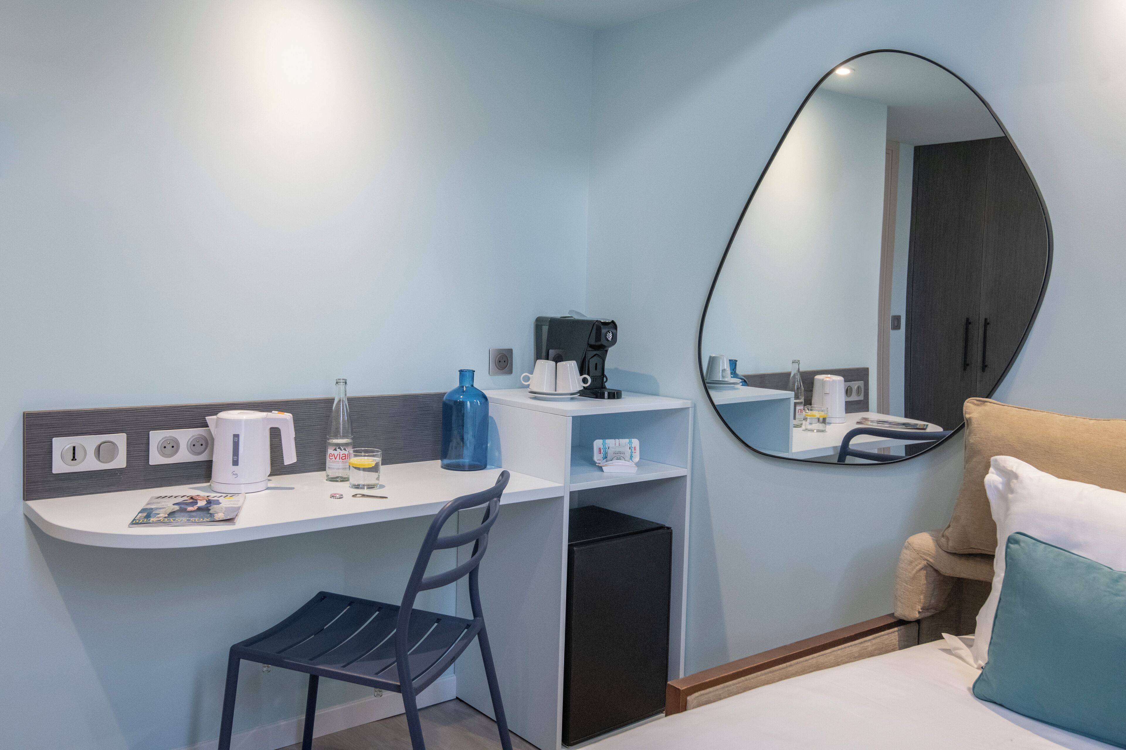 executive room, 1 king bed, non smoking (with two single sofabeds) | 1 bedroom, in-room safe, individually decorated, individually furnished