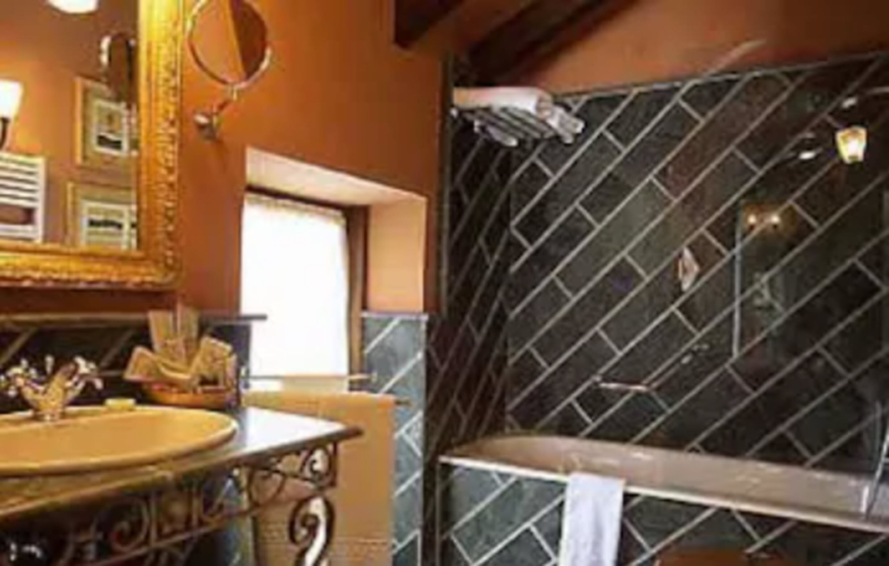 standard double room | jetted bathtub