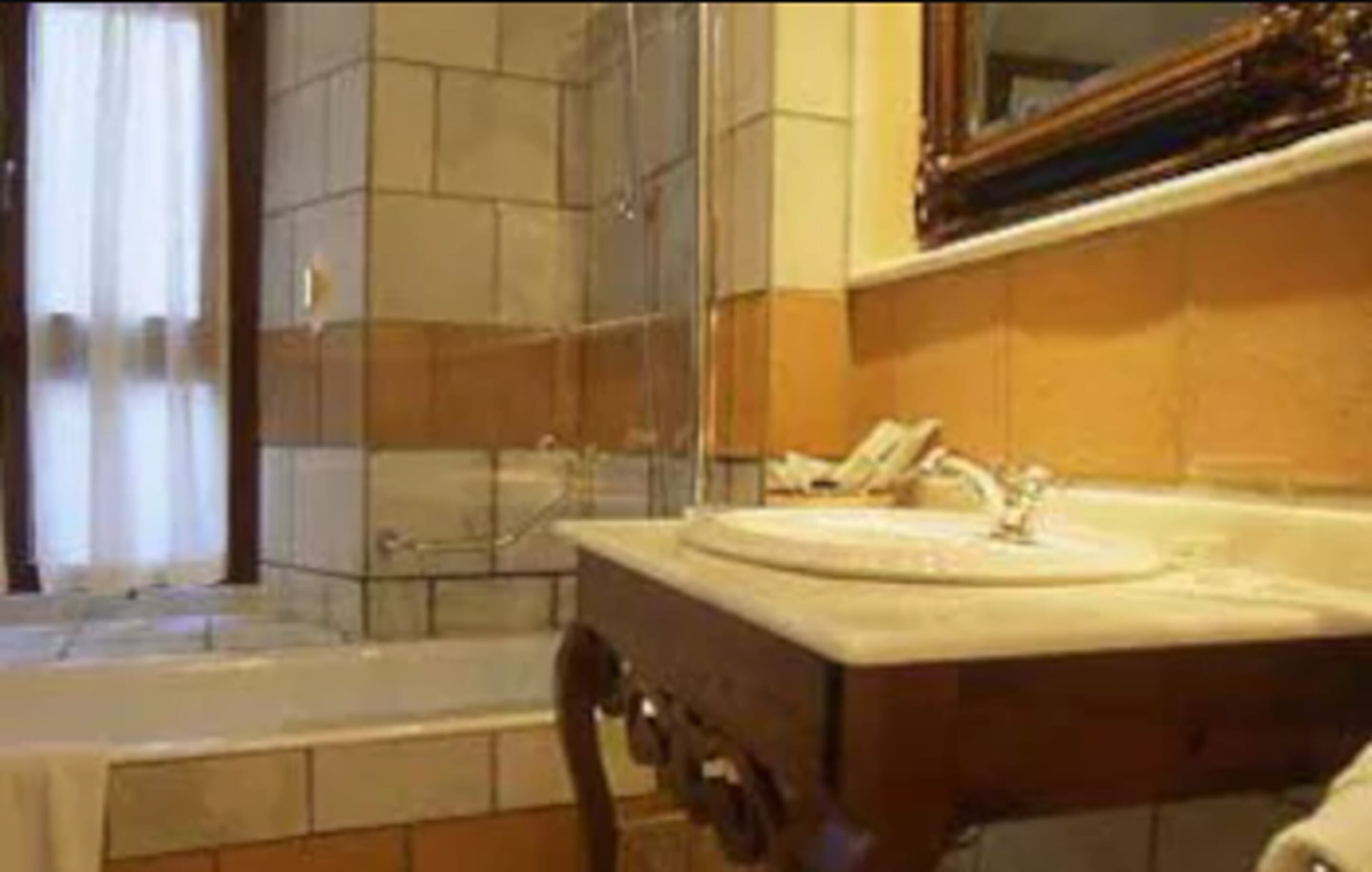 combined shower/bathtub, deep-soaking bathtub, rainfall showerhead