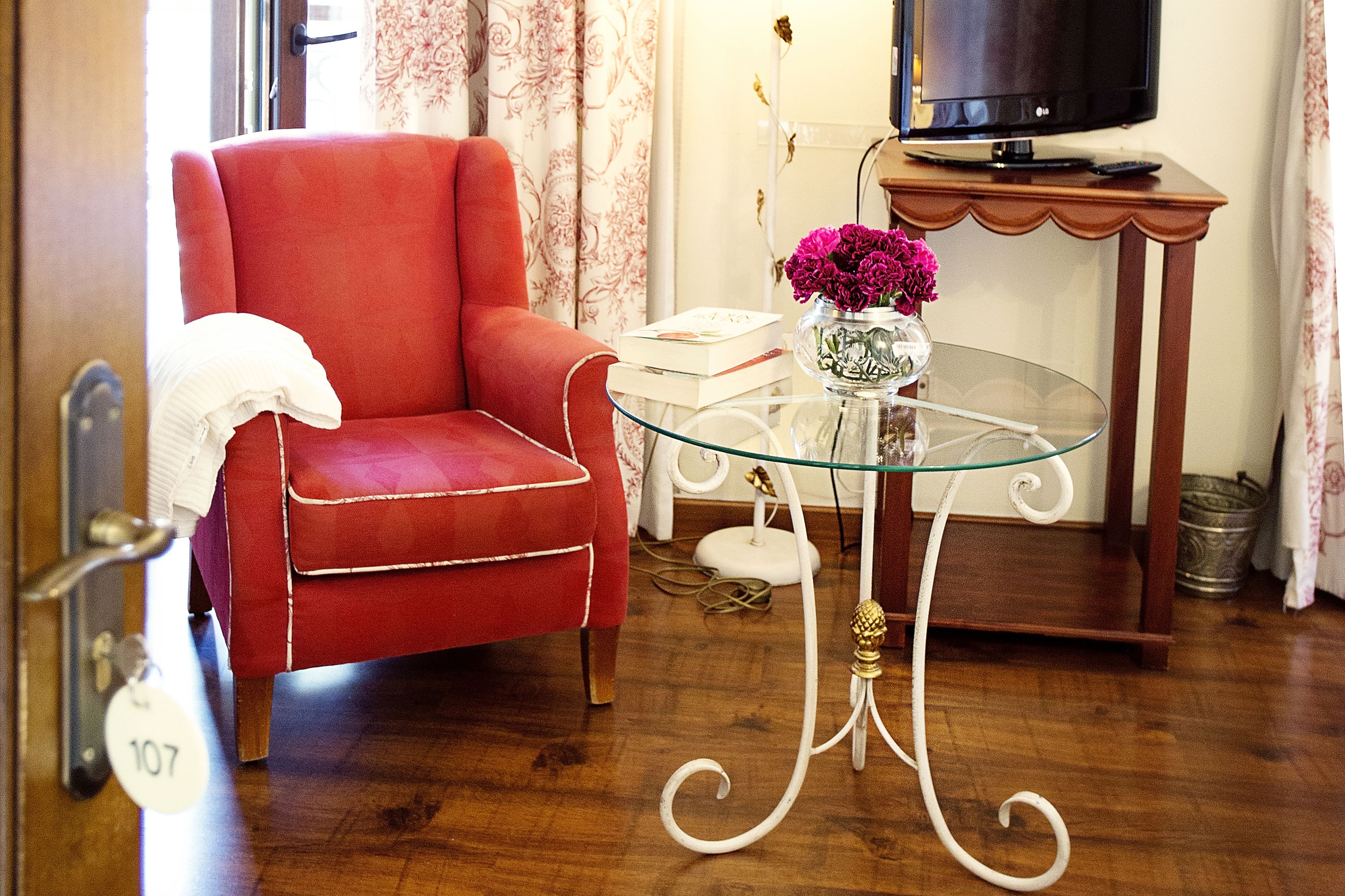 standard double room | living area | lcd tv