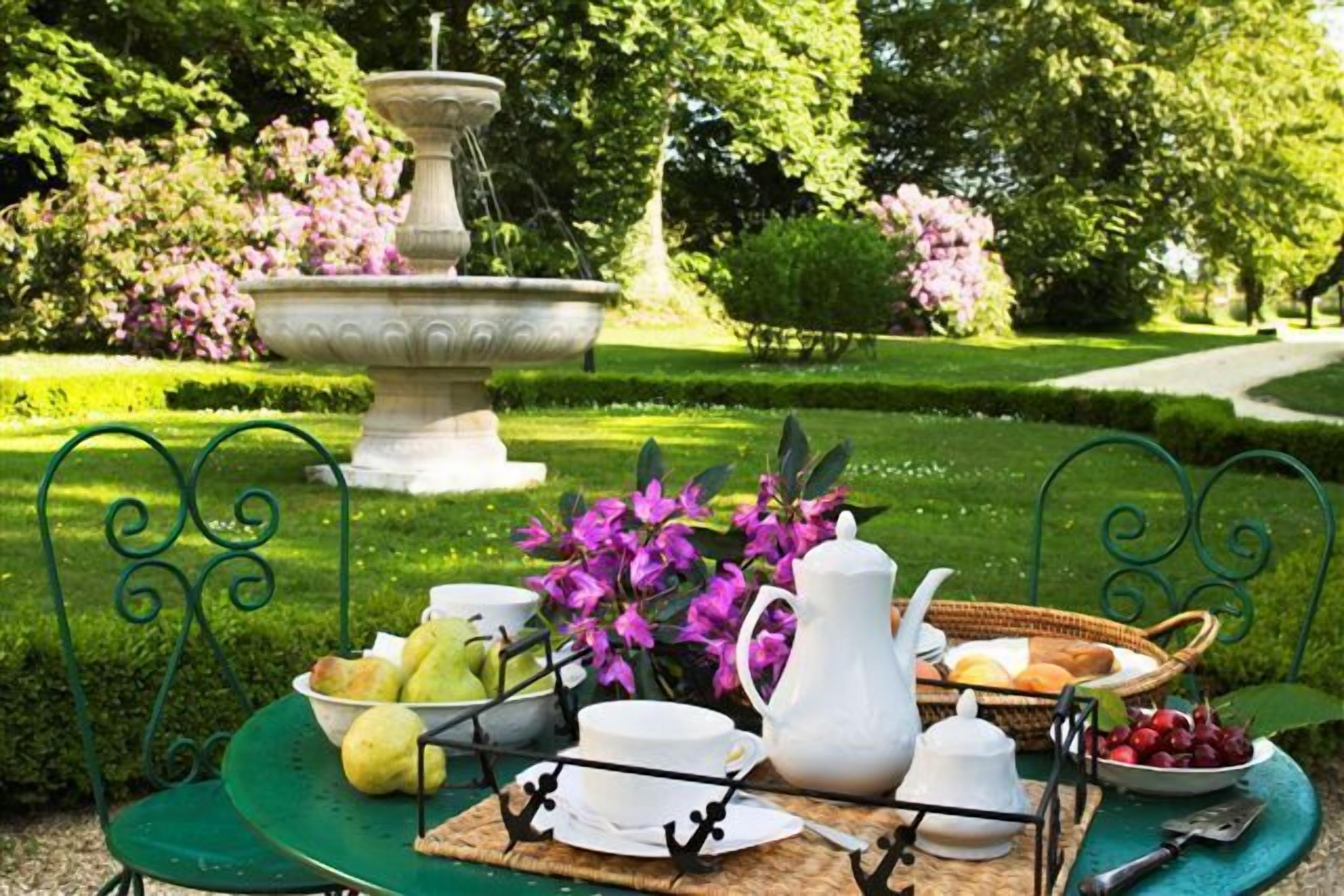 รับประทานอาหารกลางแจ้ง