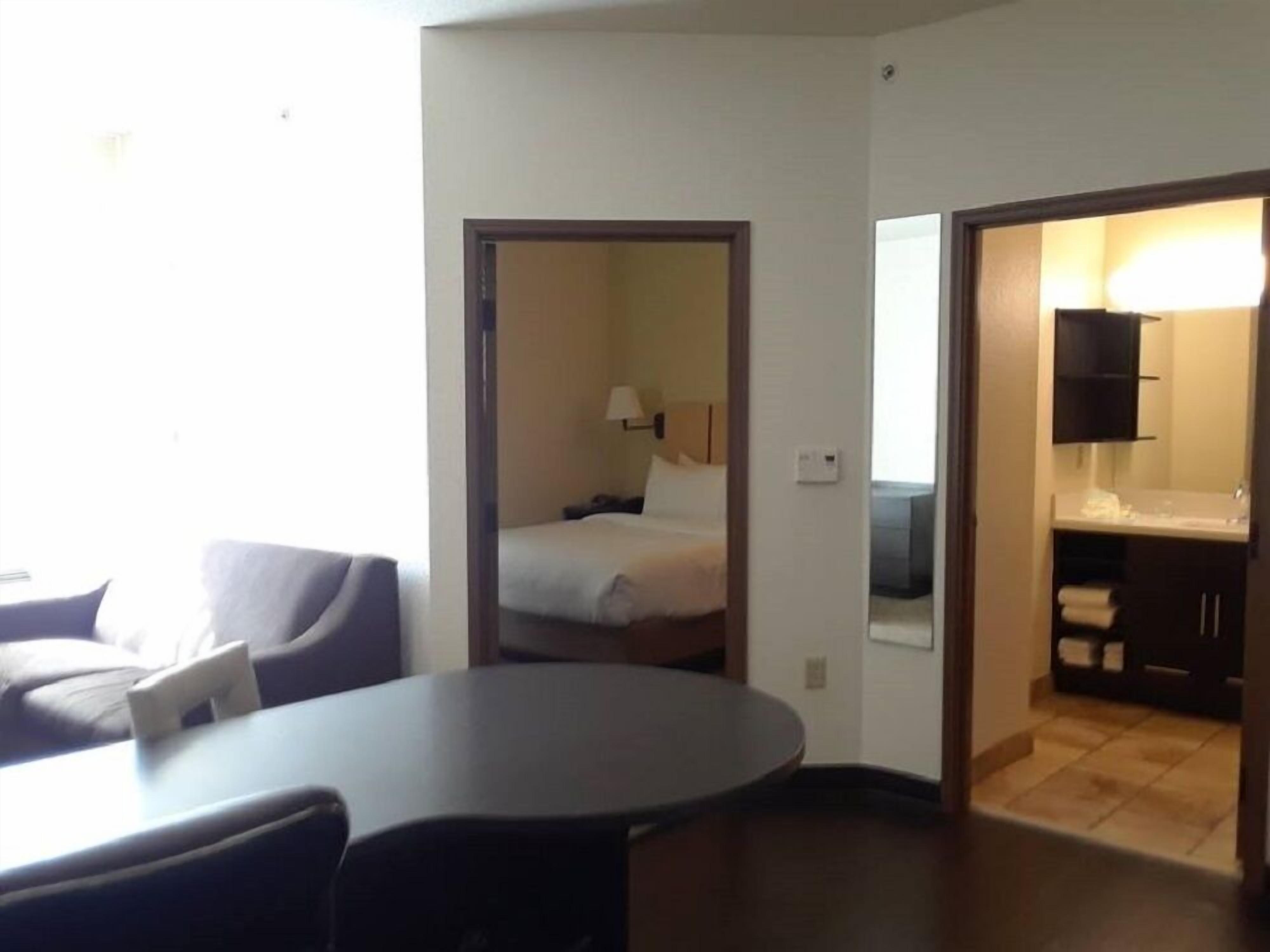 desk, free rollaway beds, free wifi, bed sheets