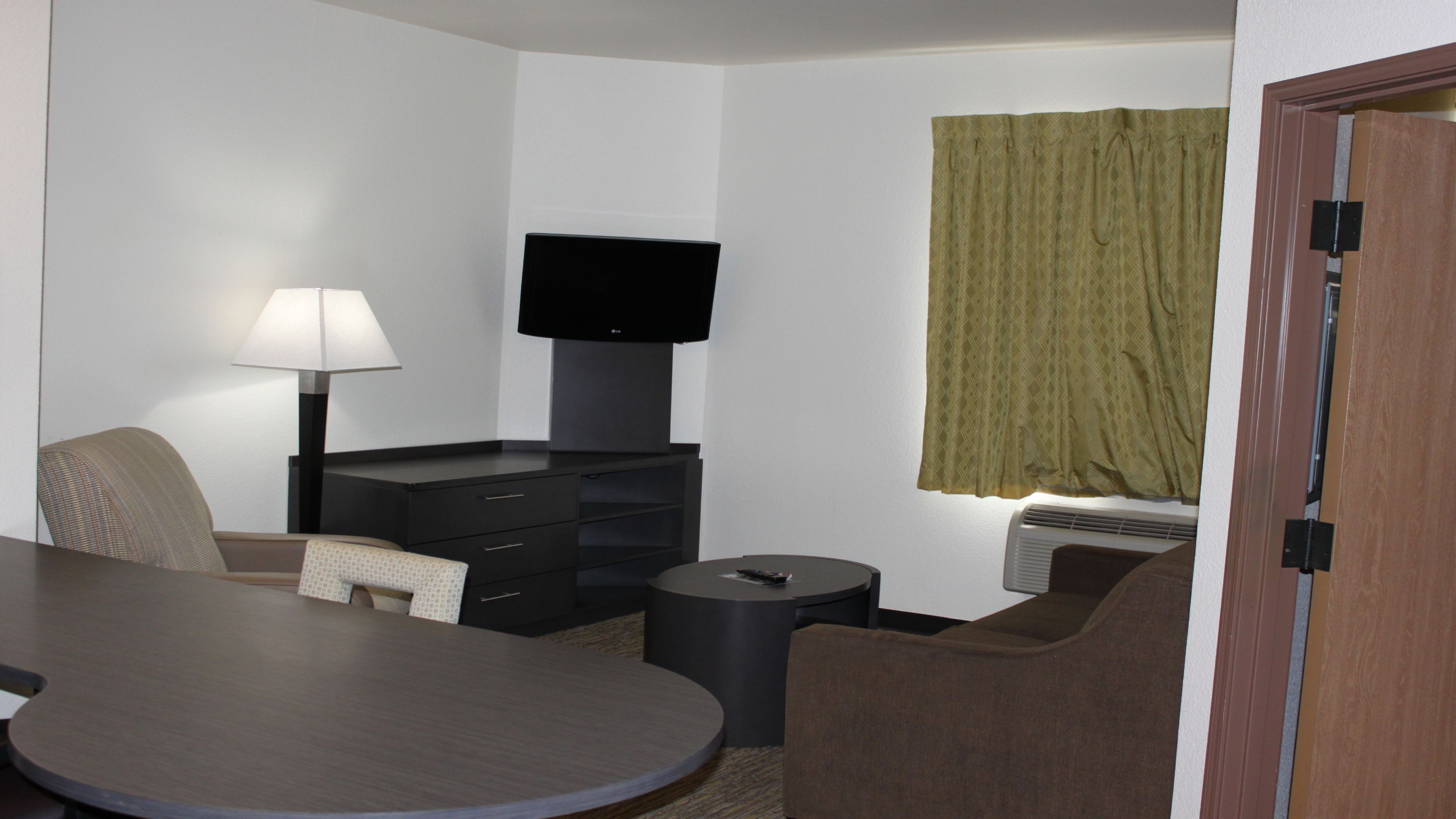 desk, free rollaway beds, free wifi, bed sheets