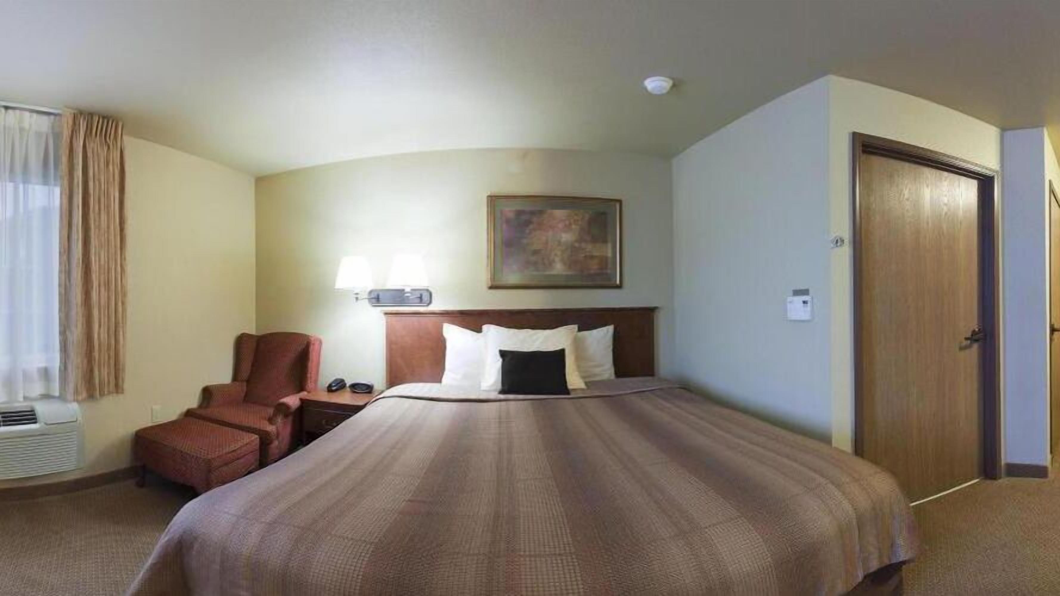 desk, free rollaway beds, free wifi, bed sheets