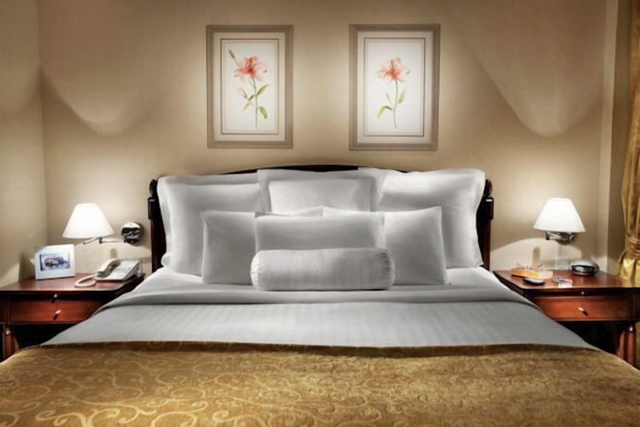 Allergikerbettwaren, Minibar, Zimmersafe, Schreibtisch