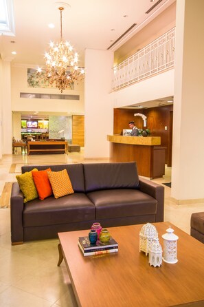 Lobby-lounge