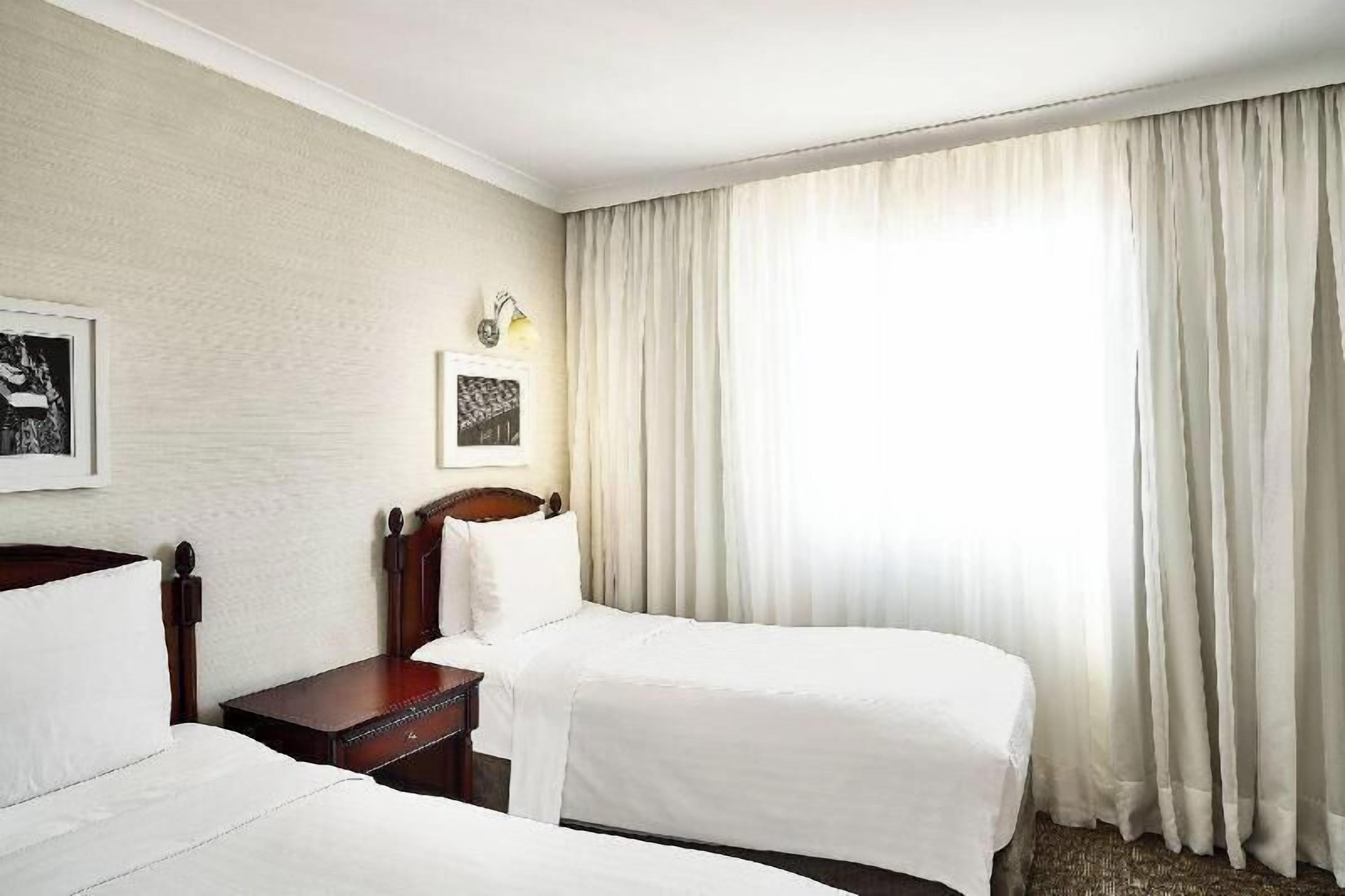 Hypo-allergenic bedding, minibar, in-room safe, desk