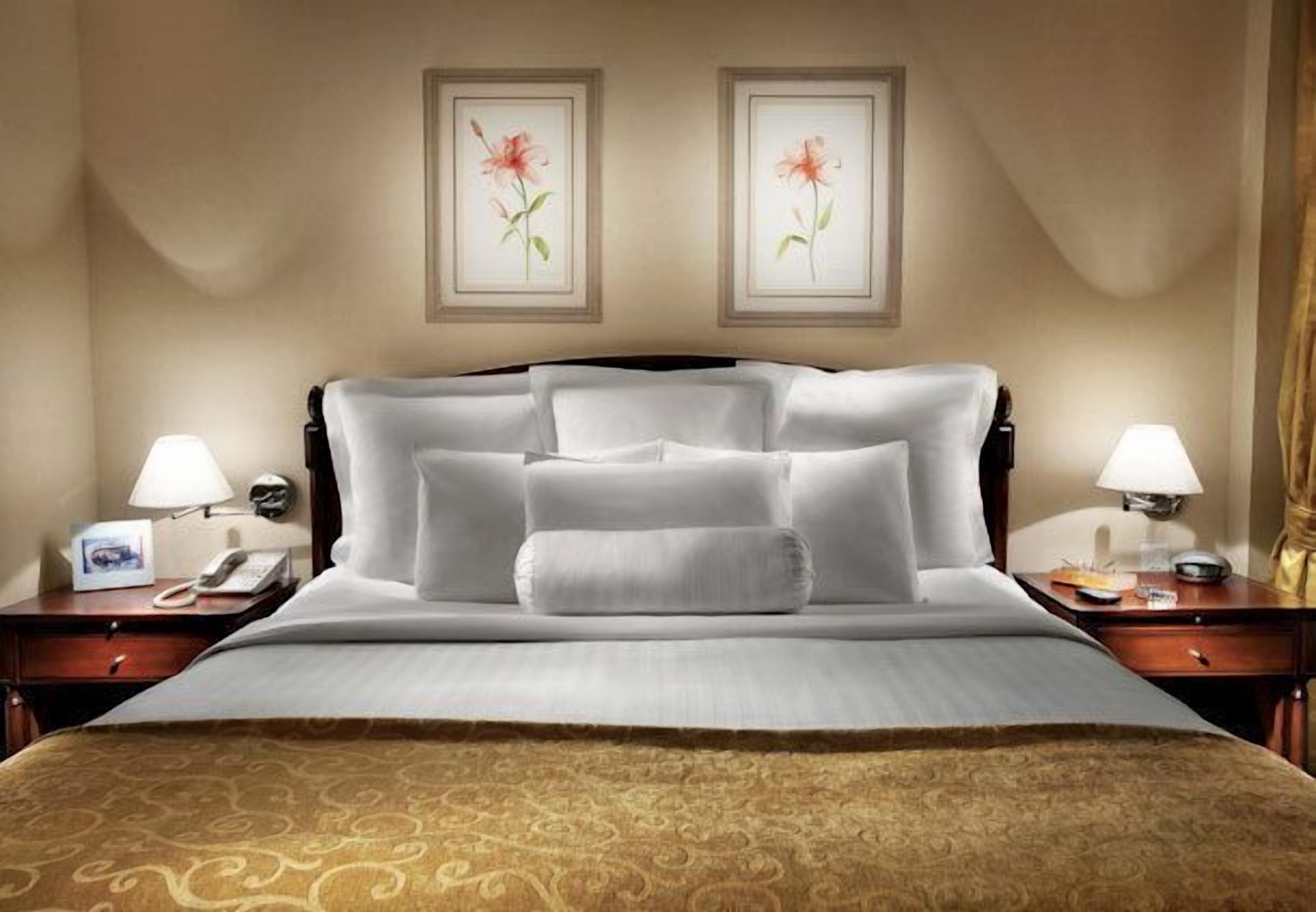 Allergikerbettwaren, Minibar, Zimmersafe, Schreibtisch