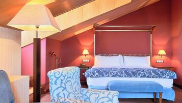 Junior kamer | 1 slaapkamer, een minibar, een kluis op de kamer, een bureau