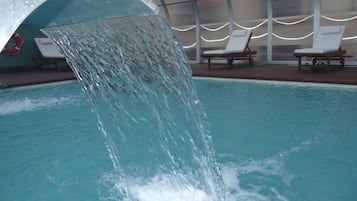 Piscine couverte, piscine extérieure (ouverte en saison)