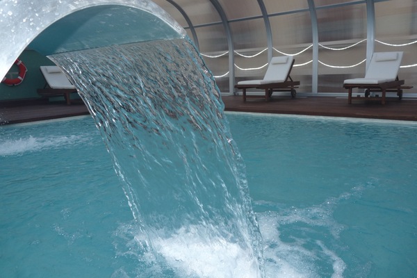 Indoor pool, seasonal outdoor pool, sun loungers