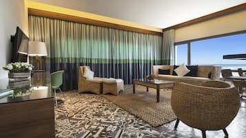 Panoramic Suite | Egyptian cotton sheets, down duvets, pillow-top beds, minibar
