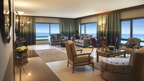 Panoramic Suite | Sengetøy i egyptisk bomull, dundyner, senger med overmadrass og minibar
