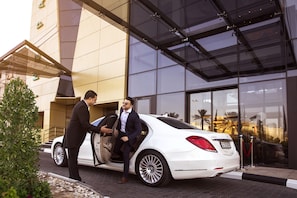 Airport shuttle - The Palms Beach Hotel And Spa (Salwa)