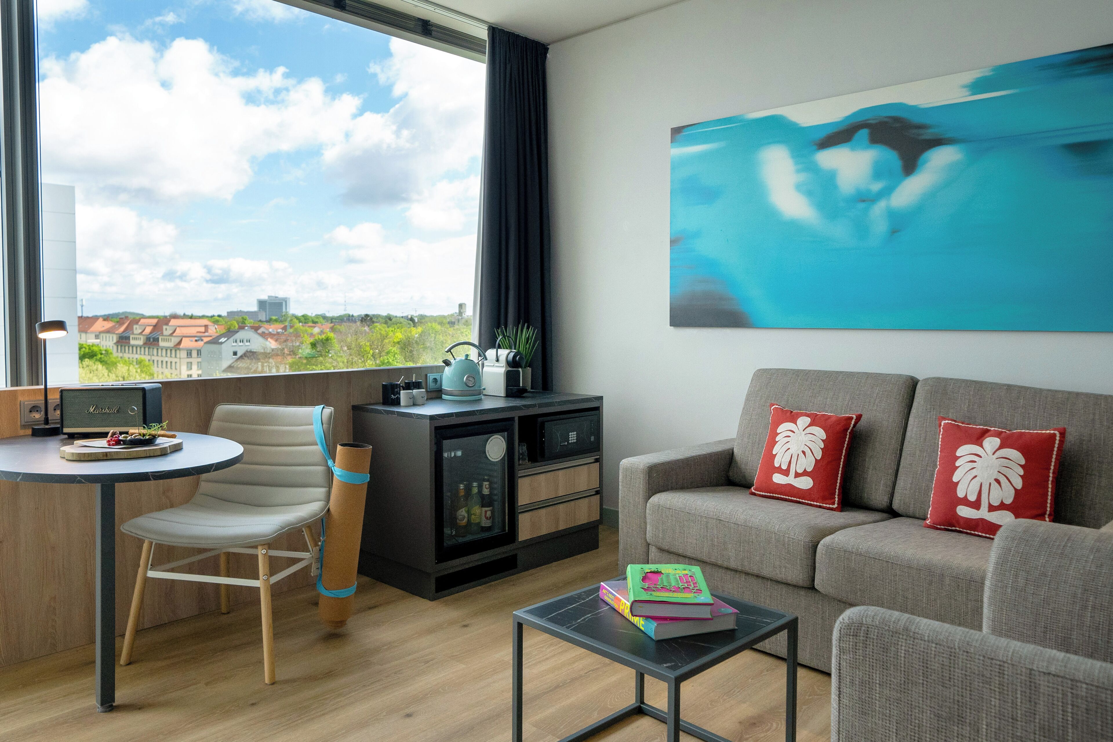 The Loft | Wohnbereich | 20-Zoll-LED-Fernseher mit Kabelempfang