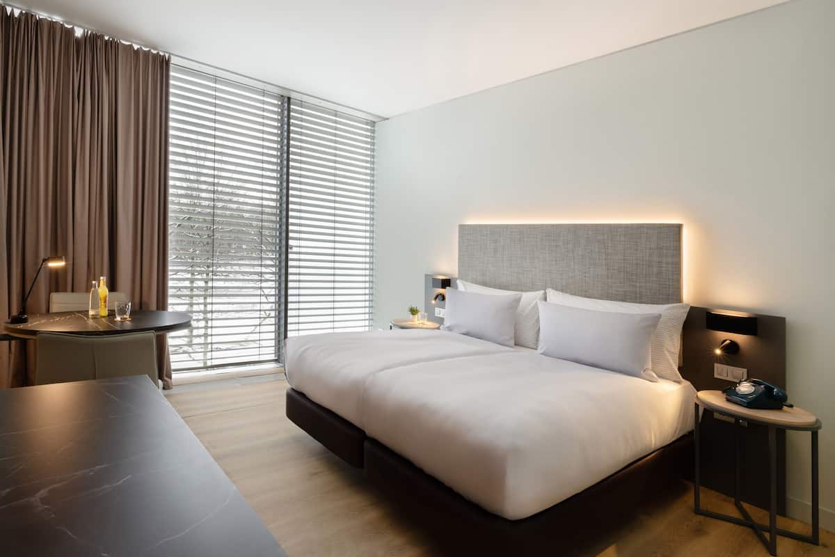 The New Innside Room | Peralatan tempat tidur hipoalergenik, bar mini percuma