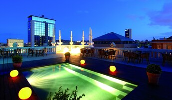 Seasonal outdoor pool, pool umbrellas