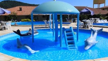 4 outdoor pools
