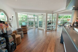 Lobby - Boutique Hotel Herbergh Amsterdam Airport (Badhoevedorp)