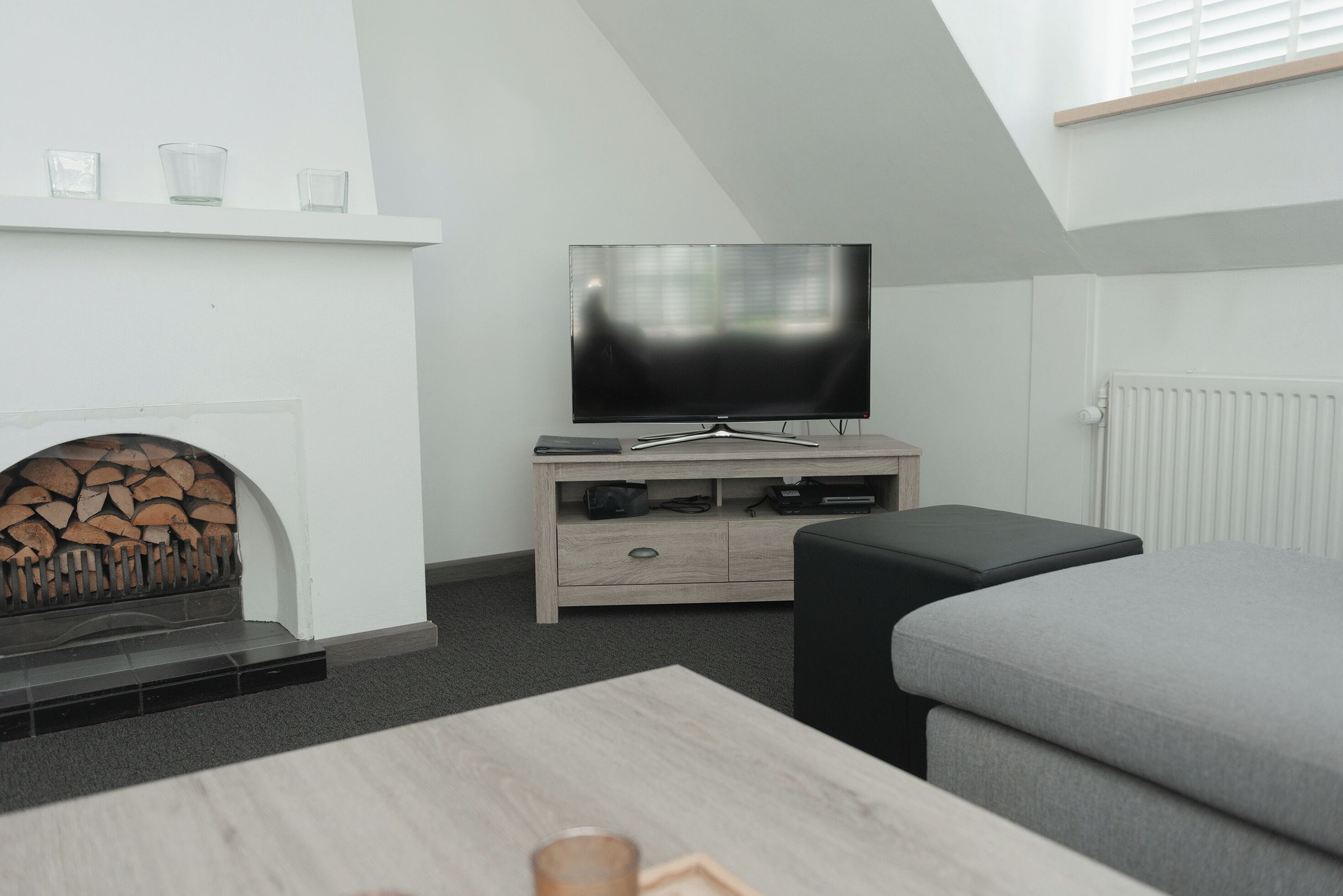 comfort apartment, 2 bedrooms | living area | 24-inch lcd tv with digital channels, tv