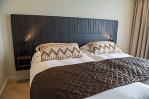 Habitación Deluxe con 2 camas individuales, 2 camas individuales | Decoración personalizada y muebles diferentes 