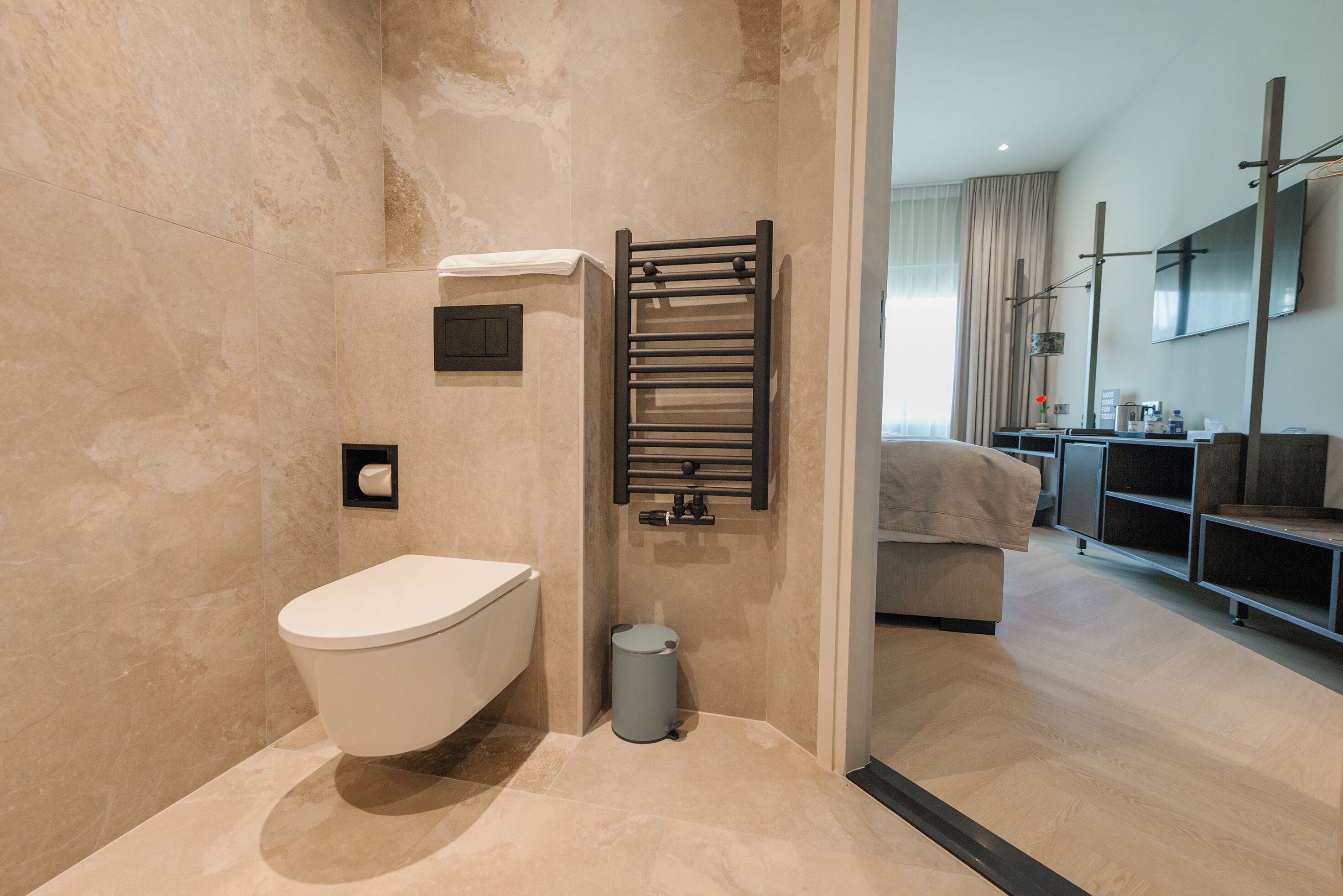 deluxe double room | bathroom | shower, rainfall showerhead, free toiletries, hair dryer