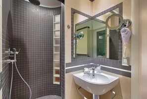 Free toiletries, hair dryer, towels, soap - Raganelli Hotel (Rome)