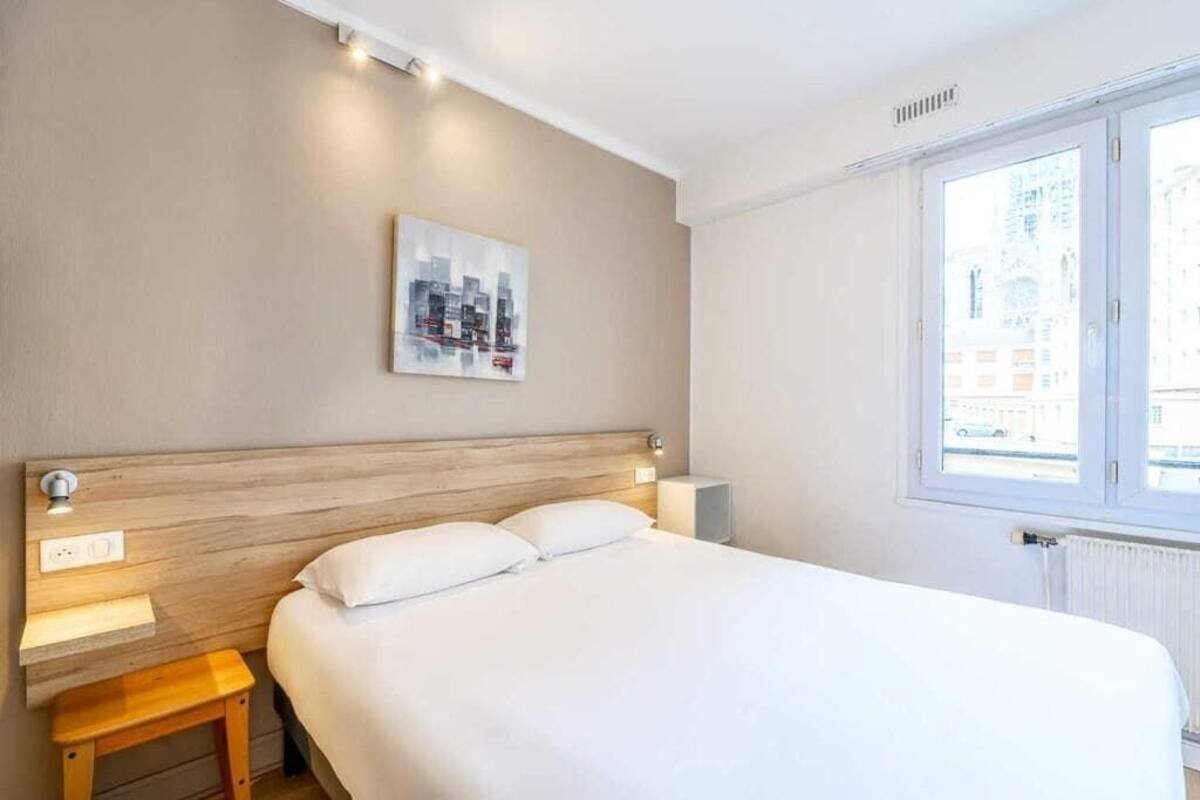 In-room safe, desk, blackout drapes, iron/ironing board (on request)