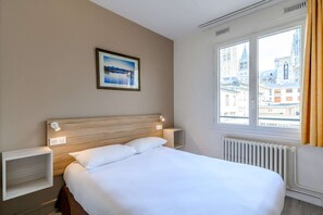 Standard Double Room, Non Smoking | In-room safe, desk, blackout drapes, iron/ironing board - Hôtel Rouen Alba (Rouen)