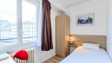 Single Room | In-room safe, desk, blackout curtains, iron/ironing board