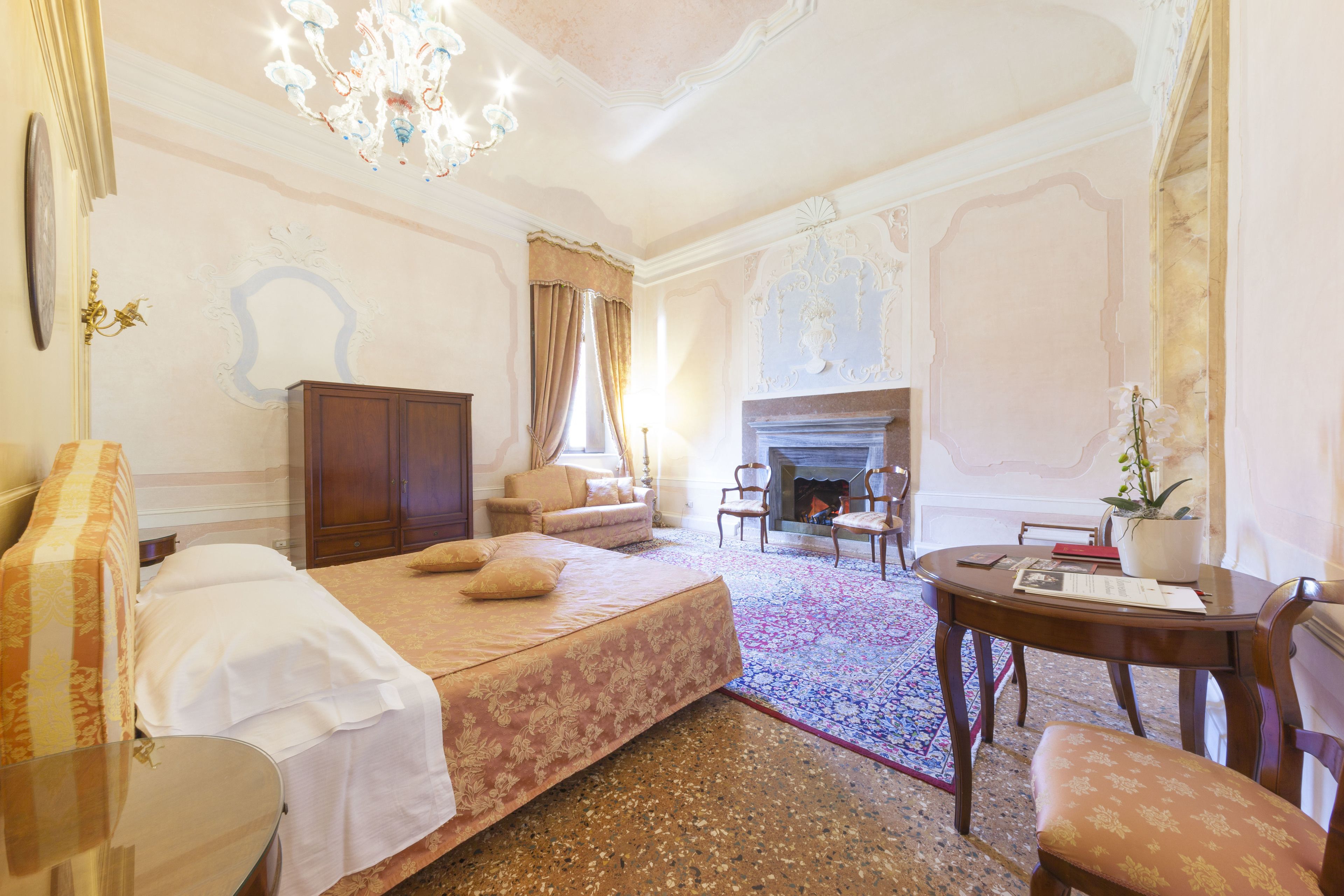 junior studio suite, 1 bedroom | 1 bedroom, minibar, in-room safe, desk