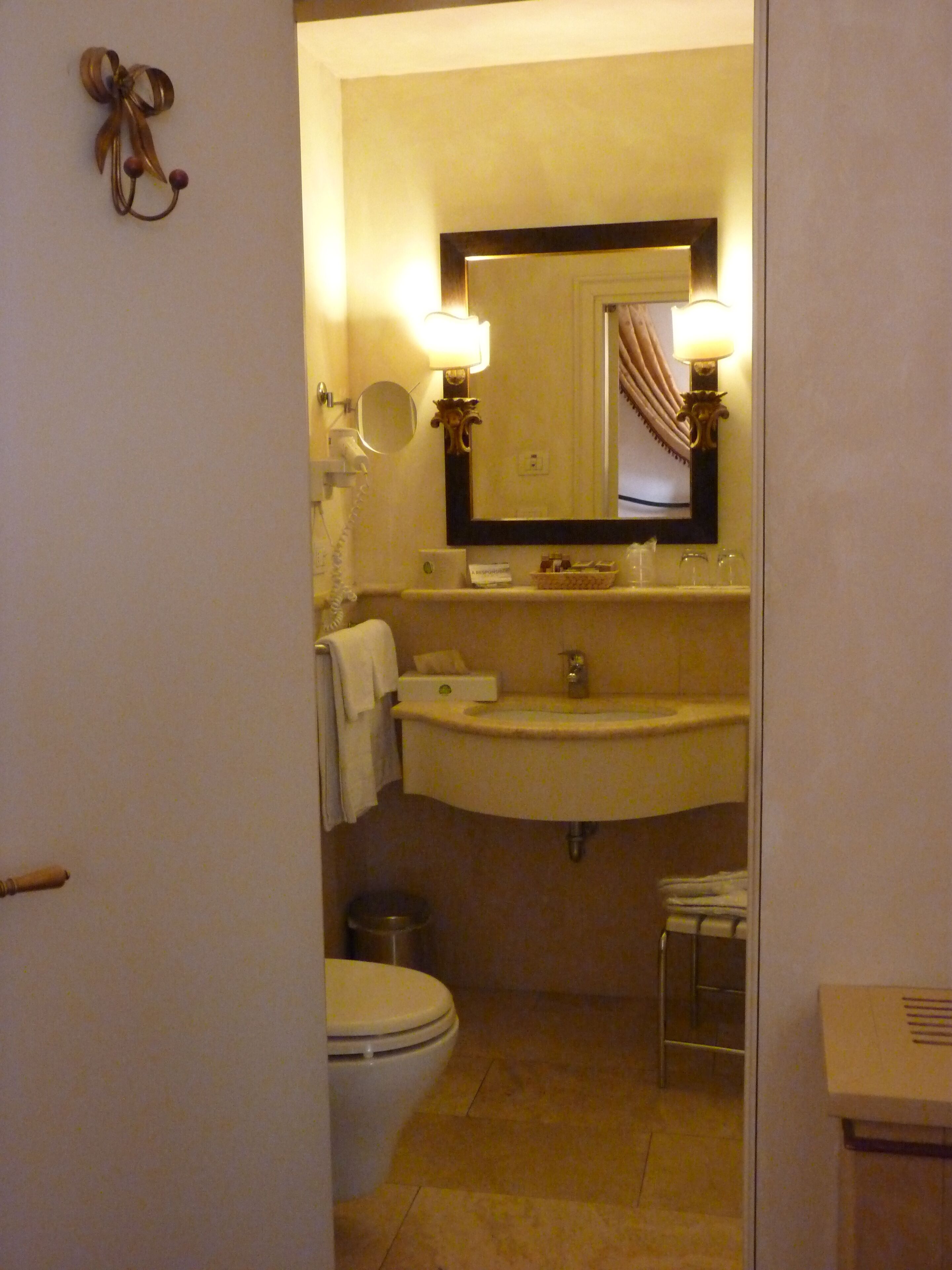 classic double room | bathroom | combined shower/bathtub, hair dryer, slippers, towels